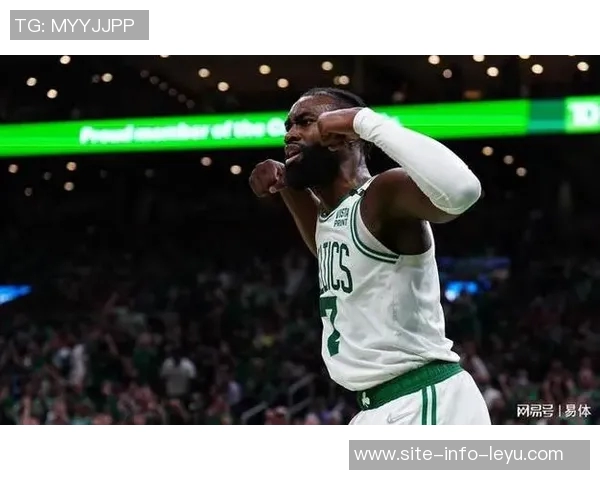 杰伦布朗半场火力全开15投10中狂砍24分3篮板3助攻展现超强实力 杰伦布朗半场火力全开15投10中狂砍24分3篮板3助攻展现超强实力